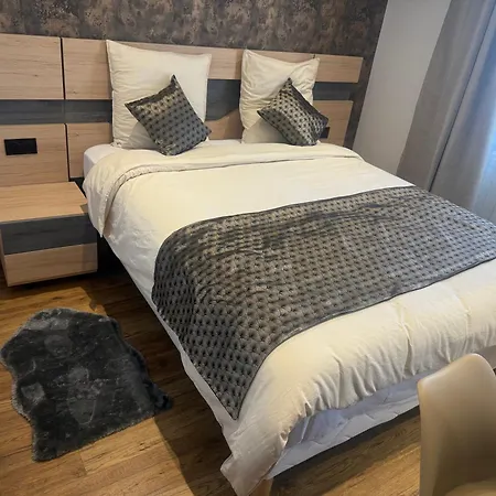 Appart hôtel La Roseraie *